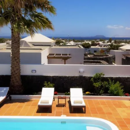 106072 In Playa Blanca Villa *